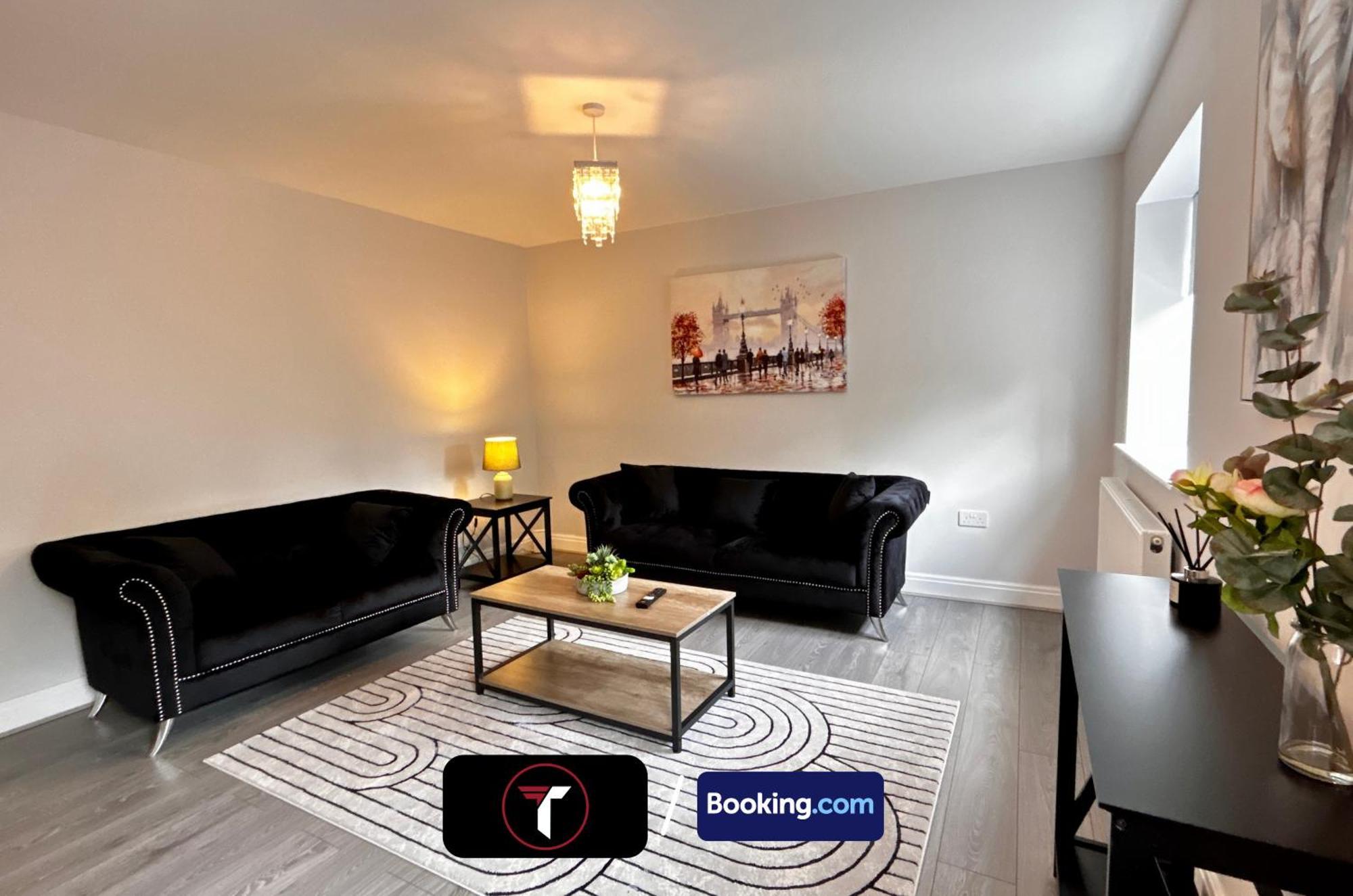 Spacious 4 Bedroom By Tara Stays Short Lets & Serviced Accommodation Aldershot With Free Wifi & Garden Bagian luar foto